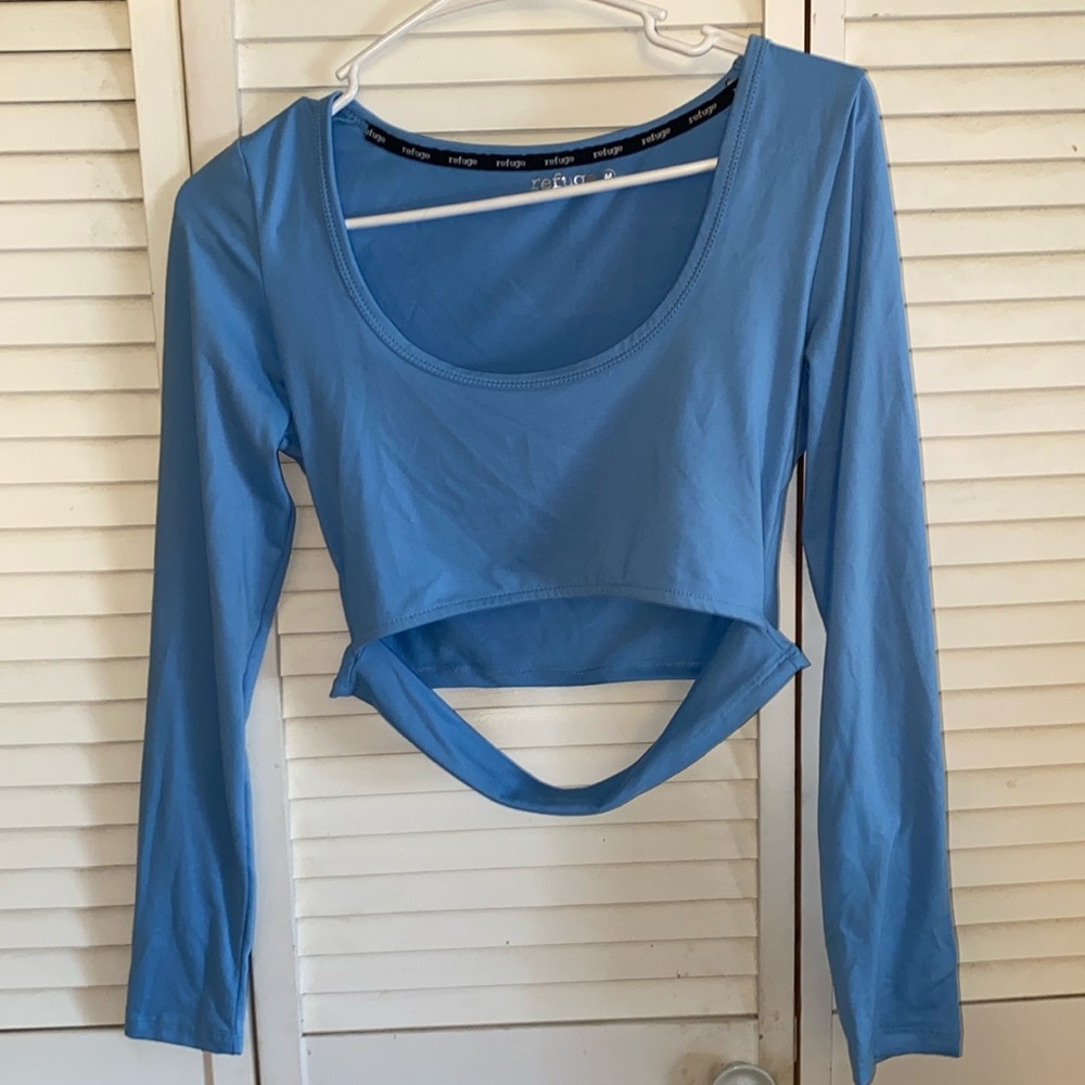 Long sleeve front open slit